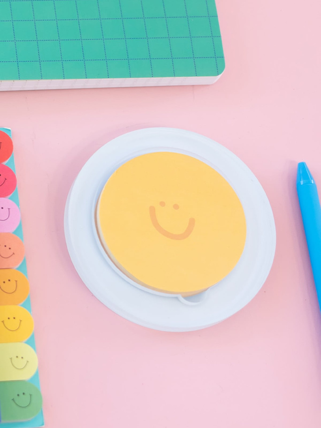 Smiley Face Sticky Notes with Acrylic Holder, 4 of 5