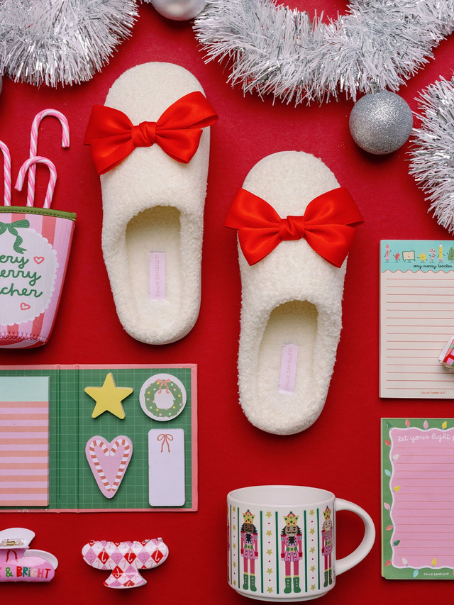 Red Coquette Bows Women’s Plush House Slippers, 4 of 4