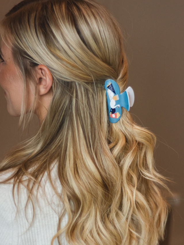 Stars Hollow Claw Hair Clip, 1 of 5