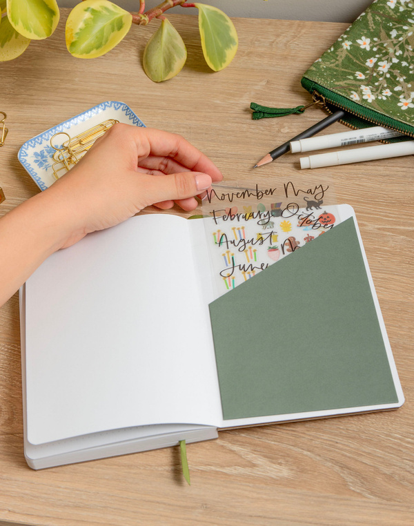 Clio Petite Planner: Undated, 6 of 8