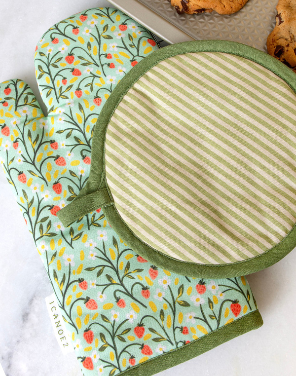 Strawberry Meadow Pot Holder Set, 2 of 4