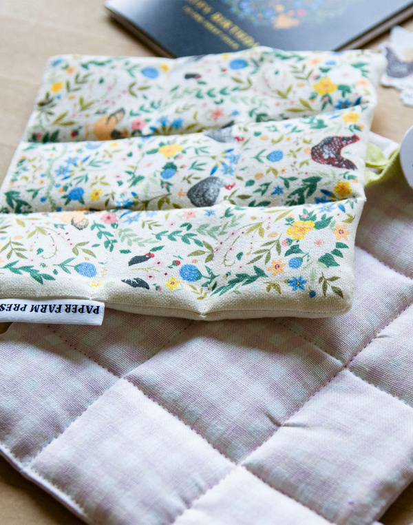 Chickens & Flowers Pot Holder Set, 2 of 3