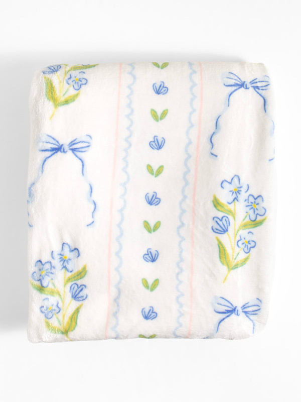 Blue Floral & Coquette Bows Fleece Throw Blanket, 4 of 6