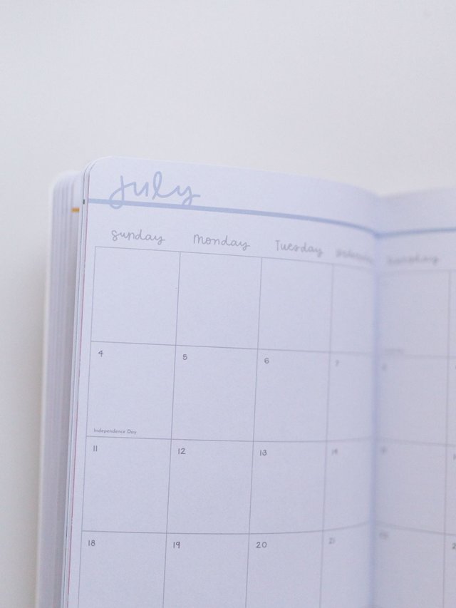 Blue Floral & Bows Petite Planner : 2027 Calendar Year, 2 of 14