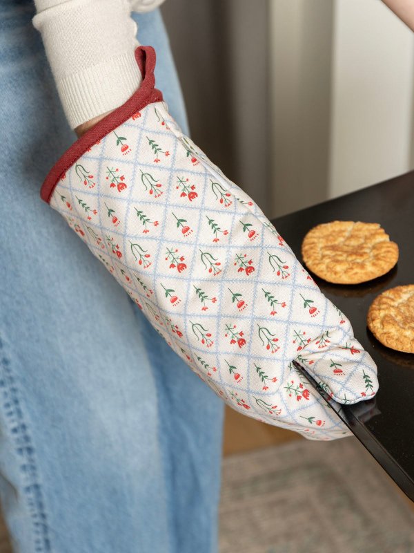 Scandinavian Folk Floral Diamond Grid Pot Holder Set, 3 of 5