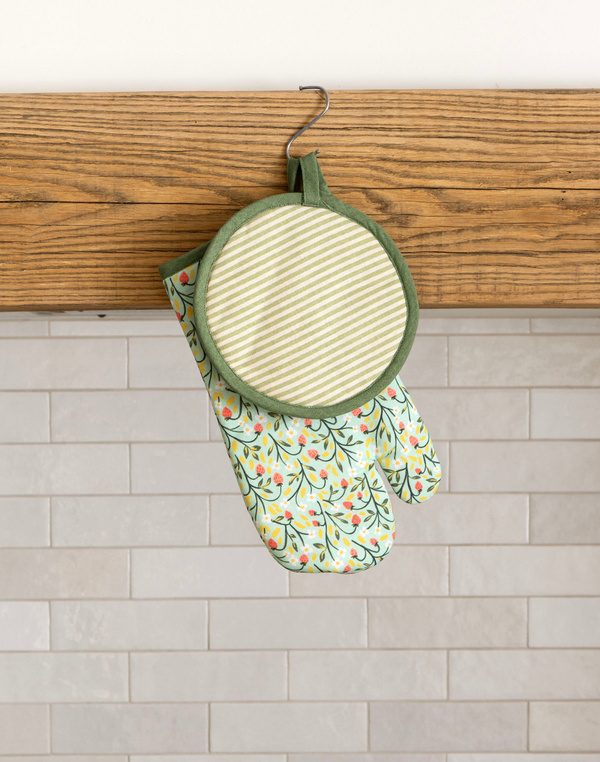 Strawberry Meadow Pot Holder Set, 3 of 4
