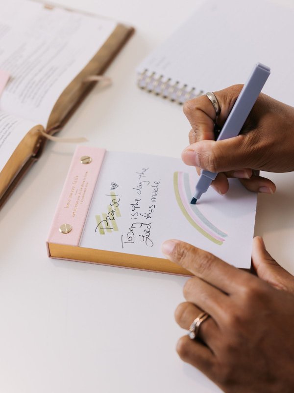 Love Never Fails Desktop Notepad, 5 of 6