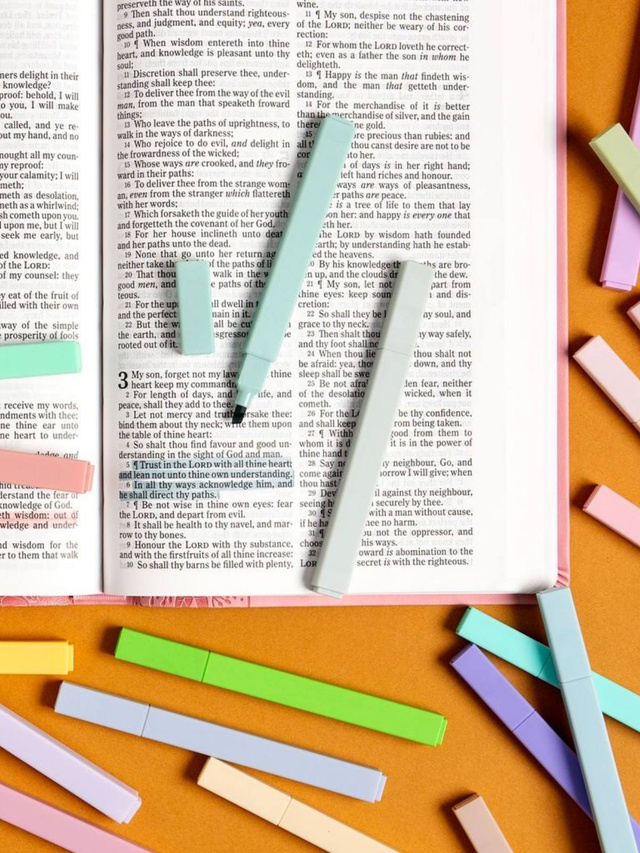 Faithful Highlights – Bible Study Highlighter Set of 20 Colors, 3 of 3