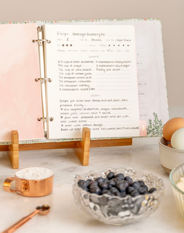 Strawberry Meadow Petite Recipe Binder, 2 of 7