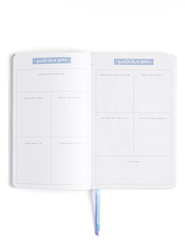 Blue Floral & Bows Petite Planner : 2027 Calendar Year, 8 of 14