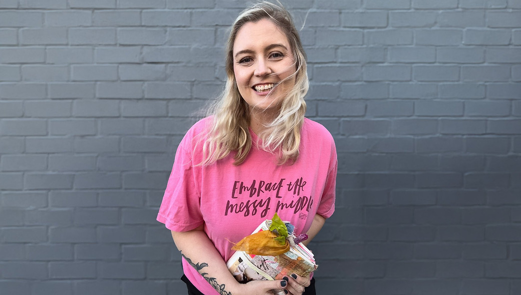 Embrace The Messy Middle Tee - Pink gallery