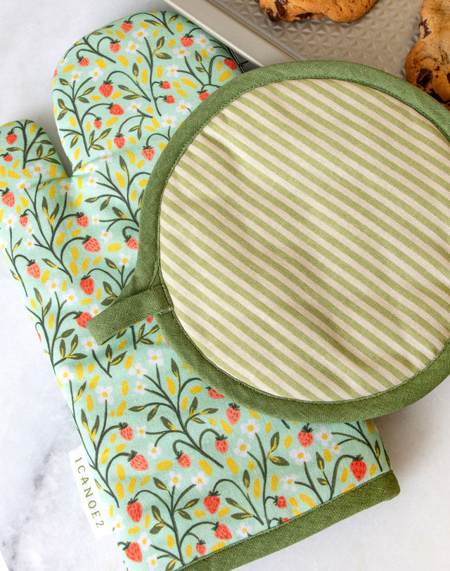 Strawberry Meadow Pot Holder Set, 2 of 4