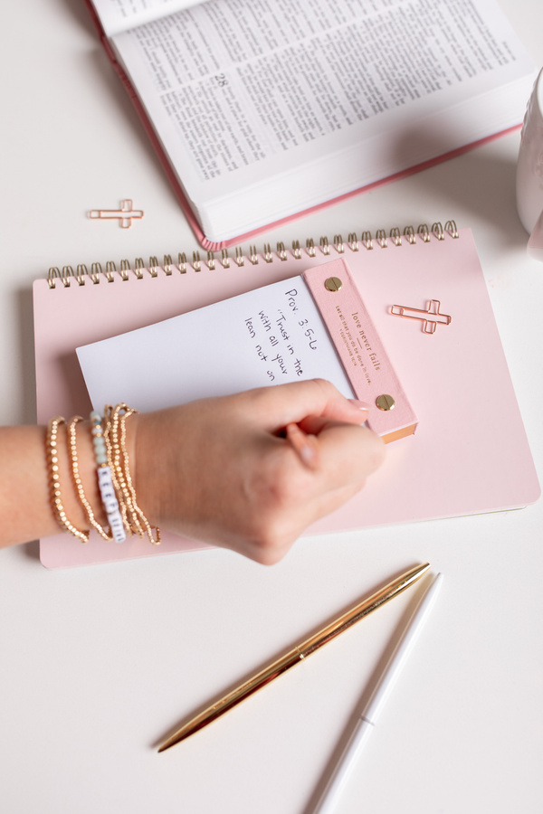 Love Never Fails Desktop Notepad, 4 of 4