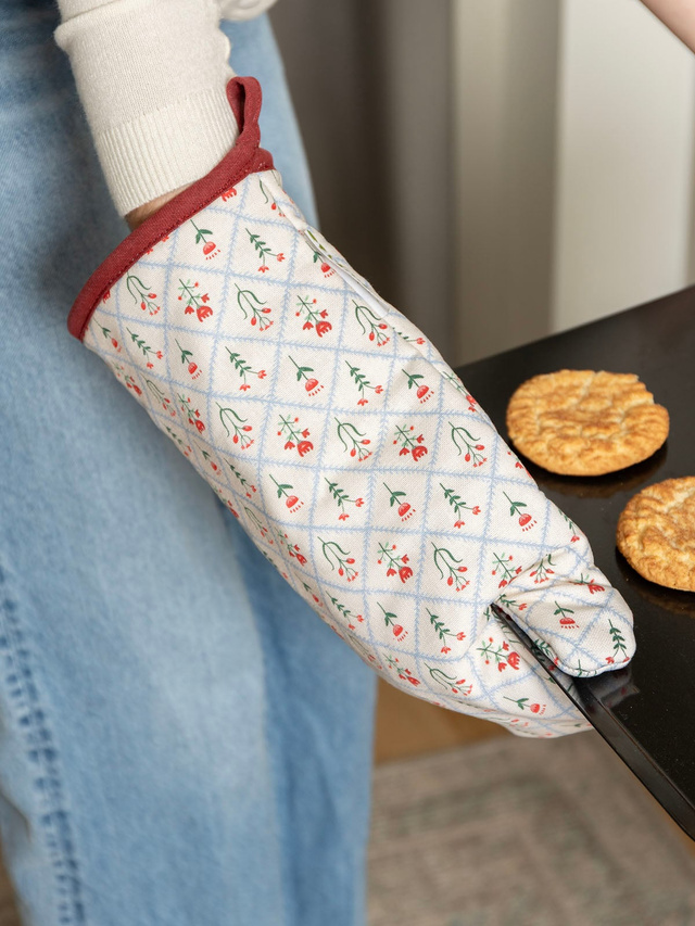 Scandinavian Folk Floral Diamond Grid Pot Holder Set, 3 of 5