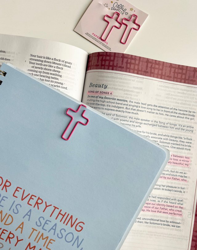 Pink Cross Paperclips, 3 of 4